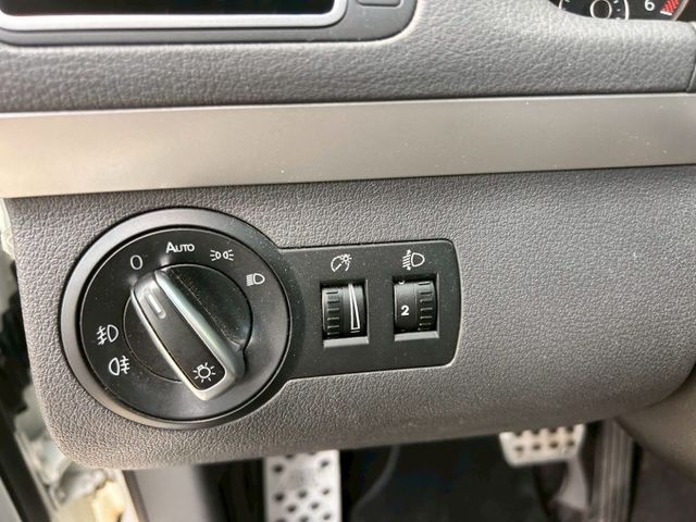 一手車/原鈑件/低里程/全景天窗/大螢幕安卓機/6安/倒車顯影/內外氣氛漂亮  第16張相片