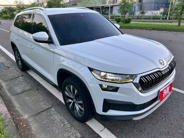 一手車/原廠保固/原廠保養/原鈑件/ACC跟車/360環景/盲點/車道維持輔助/LED頭燈/電尾門/7人座  第1張相片