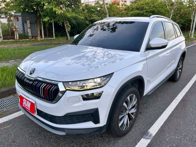 一手車/原廠保固/原廠保養/原鈑件/ACC跟車/360環景/盲點/車道維持輔助/LED頭燈/電尾門/7人座  第3張相片