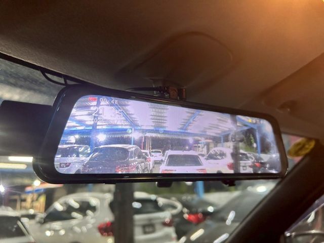 一手原鈑件/超低里程只跑5萬/免鑰匙/6安/升級安卓機/倒車顯影/定速/導航/藍芽音樂/可全額貸款  第14張相片