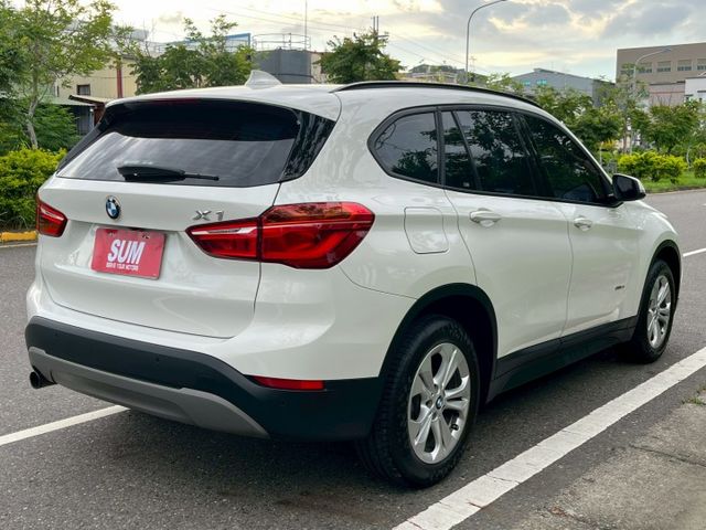 一手車/原鈑件/6安/摸門解鎖/自動停車/LED頭燈/雙前座電動椅/電尾門/行李架/內外氣氛漂亮  第5張相片