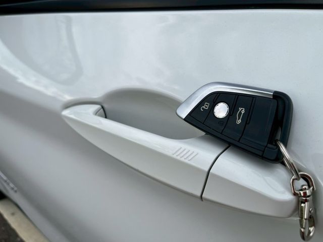 一手車/原鈑件/6安/摸門解鎖/自動停車/LED頭燈/雙前座電動椅/電尾門/行李架/內外氣氛漂亮  第8張相片