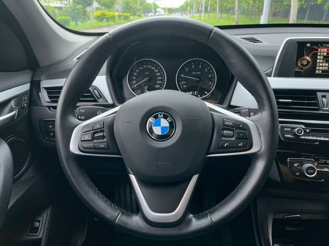 一手車/原鈑件/6安/摸門解鎖/自動停車/LED頭燈/雙前座電動椅/電尾門/行李架/內外氣氛漂亮  第10張相片