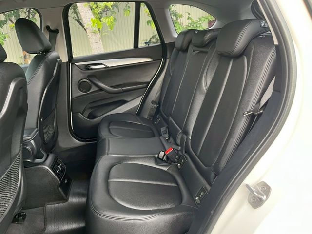 一手車/原鈑件/6安/摸門解鎖/自動停車/LED頭燈/雙前座電動椅/電尾門/行李架/內外氣氛漂亮  第19張相片