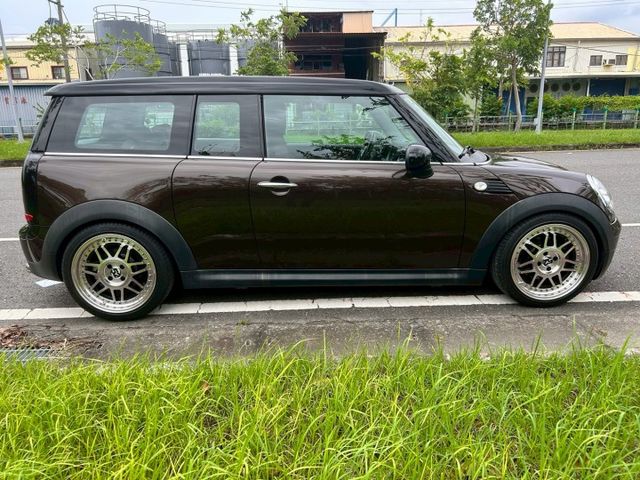 1+2不對稱車門獨特設計/經典內裝配色/原鈑件/HID感應式頭燈/6安/內外氣氛漂亮/可貸款  第5張相片