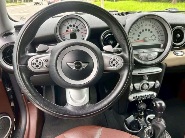 1+2不對稱車門獨特設計/經典內裝配色/原鈑件/HID感應式頭燈/6安/內外氣氛漂亮/可貸款  第10張相片