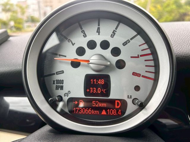 1+2不對稱車門獨特設計/經典內裝配色/原鈑件/HID感應式頭燈/6安/內外氣氛漂亮/可貸款  第11張相片