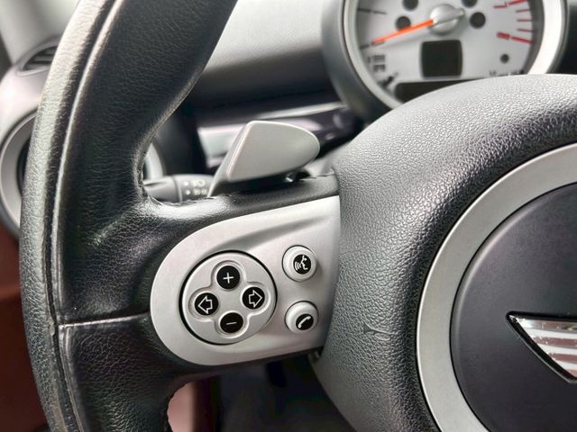 1+2不對稱車門獨特設計/經典內裝配色/原鈑件/HID感應式頭燈/6安/內外氣氛漂亮/可貸款  第13張相片