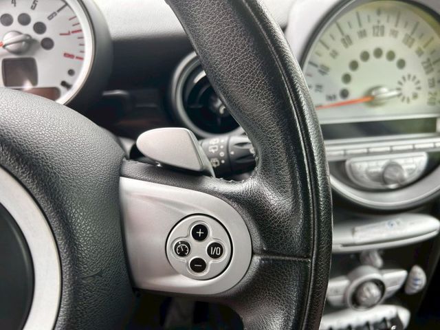 1+2不對稱車門獨特設計/經典內裝配色/原鈑件/HID感應式頭燈/6安/內外氣氛漂亮/可貸款  第14張相片