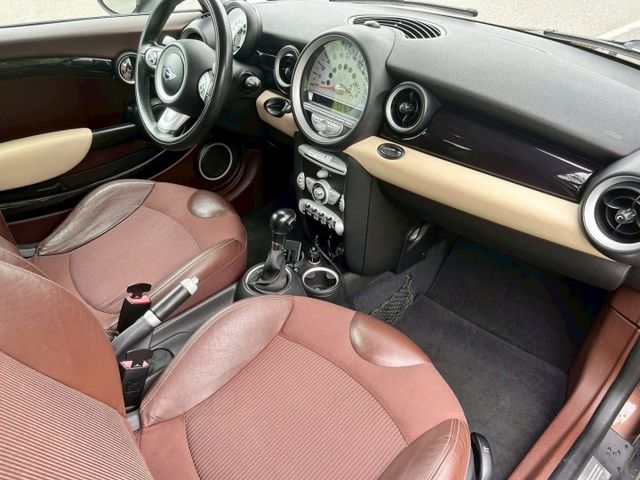 1+2不對稱車門獨特設計/經典內裝配色/原鈑件/HID感應式頭燈/6安/內外氣氛漂亮/可貸款  第17張相片