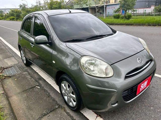 超低里程只跑8萬/原鈑件省油小車/免鑰匙/雙安/內外氣氛漂亮/可全額貸款  第3張相片