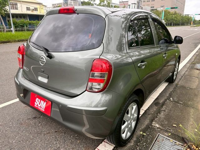 超低里程只跑8萬/原鈑件省油小車/免鑰匙/雙安/內外氣氛漂亮/可全額貸款  第5張相片