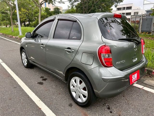 超低里程只跑8萬/原鈑件省油小車/免鑰匙/雙安/內外氣氛漂亮/可全額貸款  第7張相片