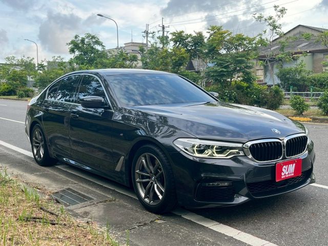 總代理530i M版/原鈑件/ACC跟車/盲點/AC套件/後輪轉向系統/藍卡鉗/360環景/車偏/抬顯/摸門解鎖  第3張相片