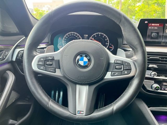 總代理530i M版/原鈑件/ACC跟車/盲點/AC套件/後輪轉向系統/藍卡鉗/360環景/車偏/抬顯/摸門解鎖  第11張相片