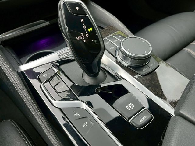 總代理530i M版/原鈑件/ACC跟車/盲點/AC套件/後輪轉向系統/藍卡鉗/360環景/車偏/抬顯/摸門解鎖  第15張相片
