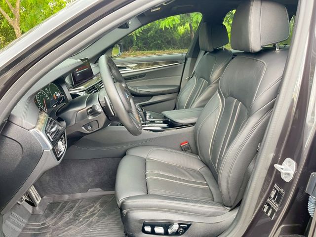 總代理530i M版/原鈑件/ACC跟車/盲點/AC套件/後輪轉向系統/藍卡鉗/360環景/車偏/抬顯/摸門解鎖  第19張相片