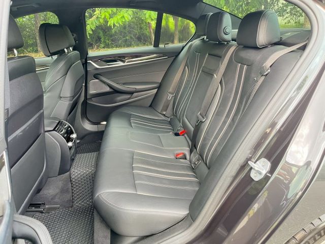 總代理530i M版/原鈑件/ACC跟車/盲點/AC套件/後輪轉向系統/藍卡鉗/360環景/車偏/抬顯/摸門解鎖  第20張相片