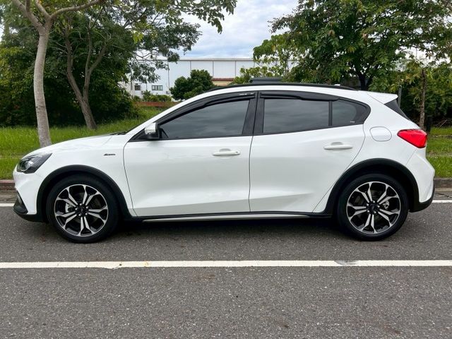 任性版/一手車/原鈑件B&O音響/ACC跟車/盲點/免鑰匙/LED頭燈/電動椅/分區溫控/CARPLAY/倒影  第4張相片