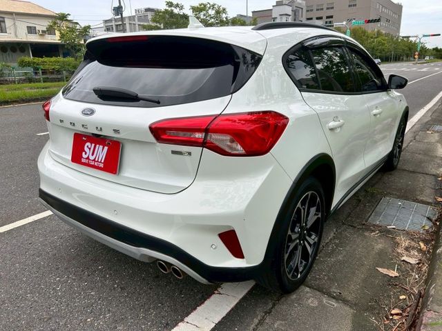 任性版/一手車/原鈑件B&O音響/ACC跟車/盲點/免鑰匙/LED頭燈/電動椅/分區溫控/CARPLAY/倒影  第5張相片