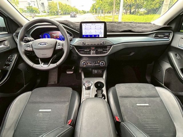 任性版/一手車/原鈑件B&O音響/ACC跟車/盲點/免鑰匙/LED頭燈/電動椅/分區溫控/CARPLAY/倒影  第10張相片