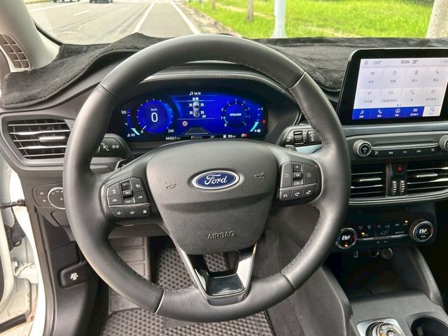 任性版/一手車/原鈑件B&O音響/ACC跟車/盲點/免鑰匙/LED頭燈/電動椅/分區溫控/CARPLAY/倒影  第11張相片