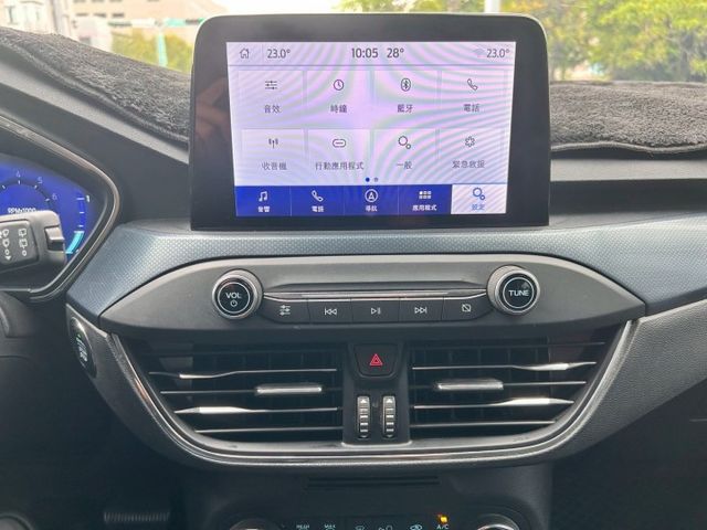 任性版/一手車/原鈑件B&O音響/ACC跟車/盲點/免鑰匙/LED頭燈/電動椅/分區溫控/CARPLAY/倒影  第13張相片