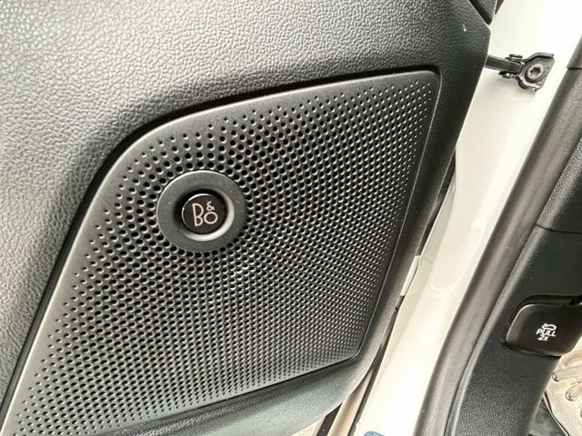 任性版/一手車/原鈑件B&O音響/ACC跟車/盲點/免鑰匙/LED頭燈/電動椅/分區溫控/CARPLAY/倒影  第17張相片