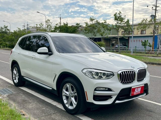 30i/原鈑件/摸門解鎖/LED主動轉向頭燈/雙前電動椅/黑頂棚/全景天窗/CARPLAY  第1張相片