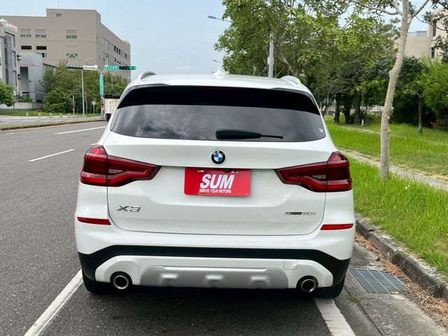 30i/原鈑件/摸門解鎖/LED主動轉向頭燈/雙前電動椅/黑頂棚/全景天窗/CARPLAY  第6張相片