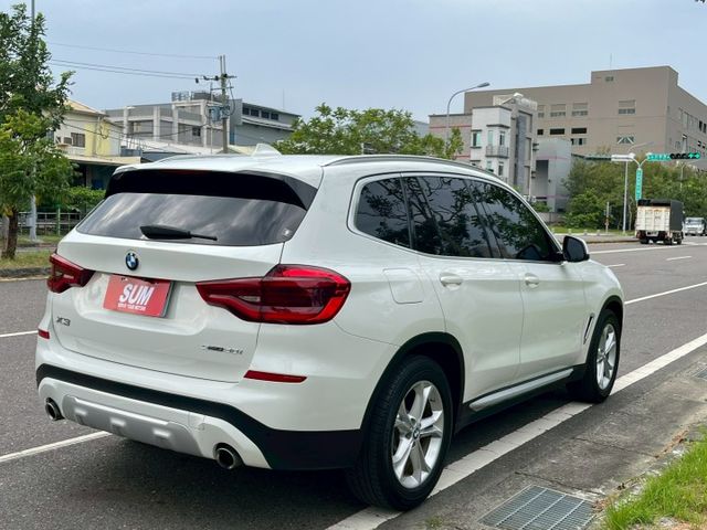 30i/原鈑件/摸門解鎖/LED主動轉向頭燈/雙前電動椅/黑頂棚/全景天窗/CARPLAY  第7張相片