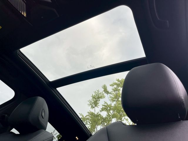 30i/原鈑件/摸門解鎖/LED主動轉向頭燈/雙前電動椅/黑頂棚/全景天窗/CARPLAY  第12張相片