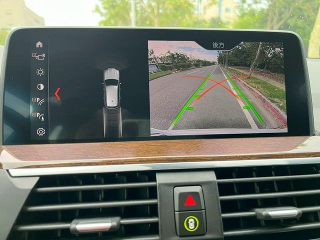 30i/原鈑件/摸門解鎖/LED主動轉向頭燈/雙前電動椅/黑頂棚/全景天窗/CARPLAY  第15張相片