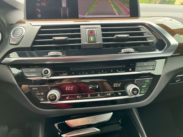 30i/原鈑件/摸門解鎖/LED主動轉向頭燈/雙前電動椅/黑頂棚/全景天窗/CARPLAY  第16張相片