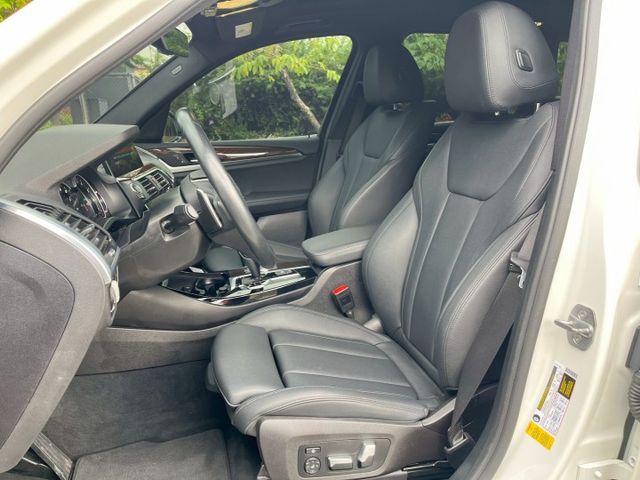 30i/原鈑件/摸門解鎖/LED主動轉向頭燈/雙前電動椅/黑頂棚/全景天窗/CARPLAY  第18張相片