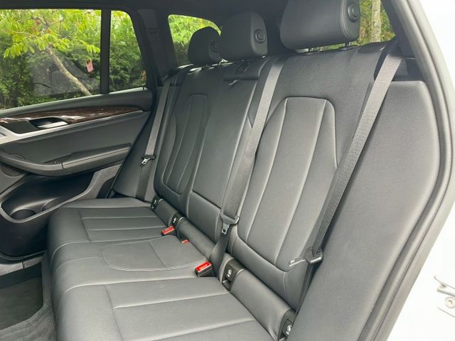 30i/原鈑件/摸門解鎖/LED主動轉向頭燈/雙前電動椅/黑頂棚/全景天窗/CARPLAY  第19張相片