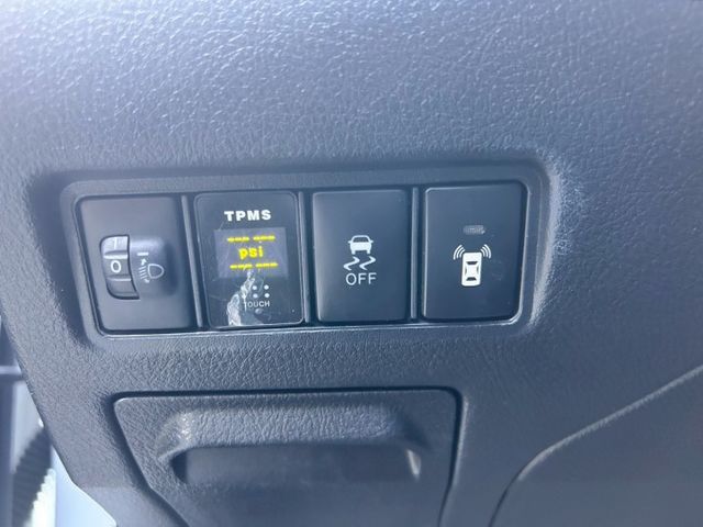 省油省稅國民小車/原鈑件/內外氣氛漂亮/雙安/循跡防滑/ISOFIX/可貸款  第13張相片