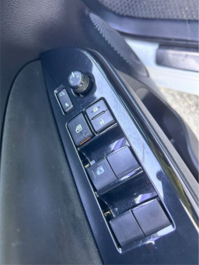 省油省稅國民小車/原鈑件/內外氣氛漂亮/雙安/循跡防滑/ISOFIX/可貸款  第14張相片