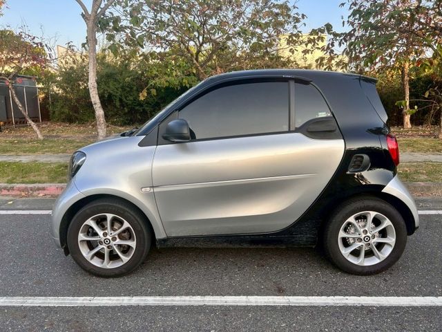 FORTWO COUPE/原鈑件/低里程只跑7萬/1.0稅金/定速/4安/藍芽音樂/全景天窗  第4張相片