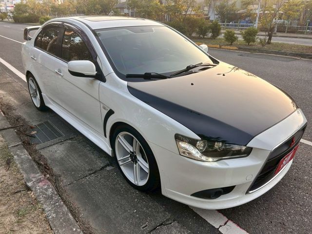 IO頂級/原鈑件/I-KEY/空力套件/HID主動轉向頭燈/換檔撥片/大螢幕安卓機/天窗  第3張相片