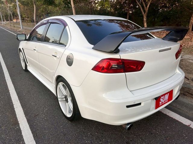 IO頂級/原鈑件/I-KEY/空力套件/HID主動轉向頭燈/換檔撥片/大螢幕安卓機/天窗  第5張相片