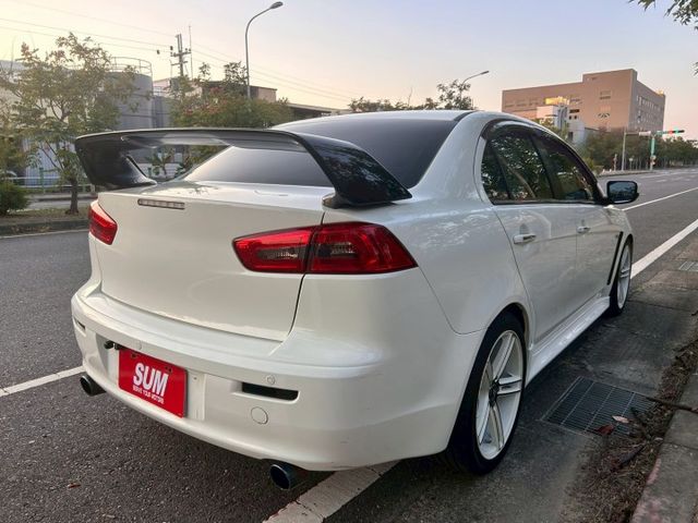 IO頂級/原鈑件/I-KEY/空力套件/HID主動轉向頭燈/換檔撥片/大螢幕安卓機/天窗  第7張相片