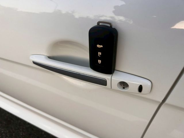 IO頂級/原鈑件/I-KEY/空力套件/HID主動轉向頭燈/換檔撥片/大螢幕安卓機/天窗  第8張相片