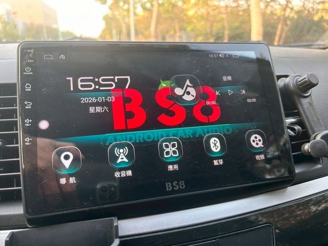 IO頂級/原鈑件/I-KEY/空力套件/HID主動轉向頭燈/換檔撥片/大螢幕安卓機/天窗  第13張相片