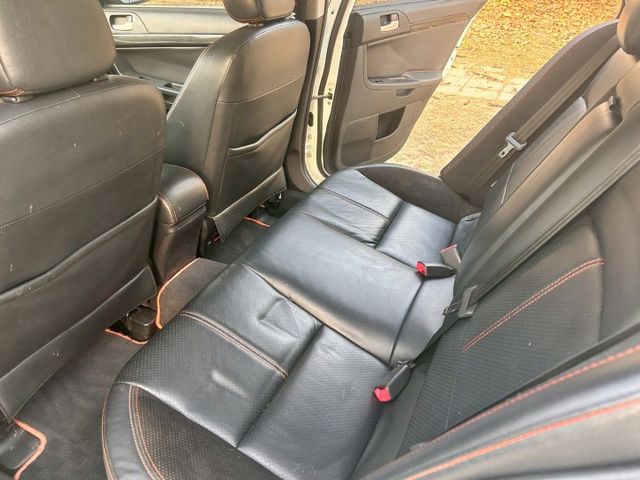 IO頂級/原鈑件/I-KEY/空力套件/HID主動轉向頭燈/換檔撥片/大螢幕安卓機/天窗  第18張相片