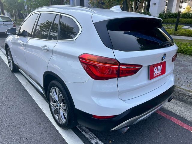 28I/原鈑件/4WD/全景天窗/安卓機/LED頭燈/記憶電動椅/電尾門/免鑰匙/分區溫控/內外氣氛漂亮  第4張相片