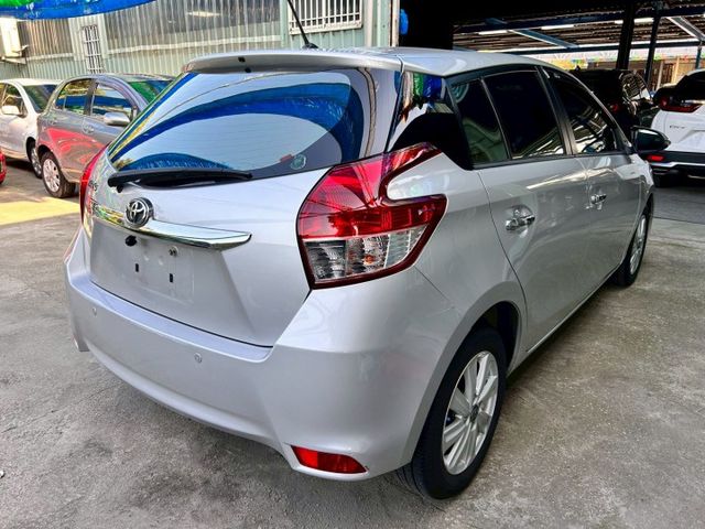 豪華版免鑰匙/低里程只跑6萬3/恆溫/大螢幕主機/倒車顯影/音響快控鍵/內外氣氛漂亮  第4張相片