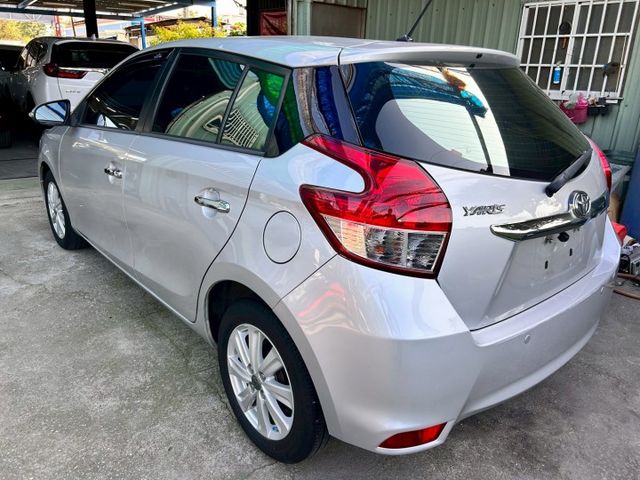 豪華版免鑰匙/低里程只跑6萬3/恆溫/大螢幕主機/倒車顯影/音響快控鍵/內外氣氛漂亮  第6張相片