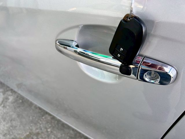 豪華版免鑰匙/低里程只跑6萬3/恆溫/大螢幕主機/倒車顯影/音響快控鍵/內外氣氛漂亮  第7張相片