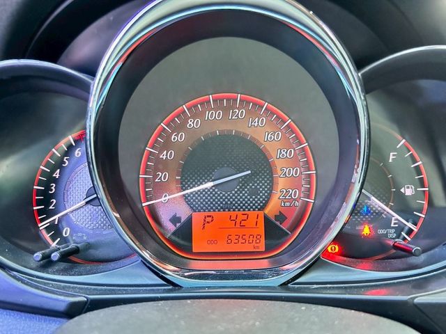 豪華版免鑰匙/低里程只跑6萬3/恆溫/大螢幕主機/倒車顯影/音響快控鍵/內外氣氛漂亮  第10張相片